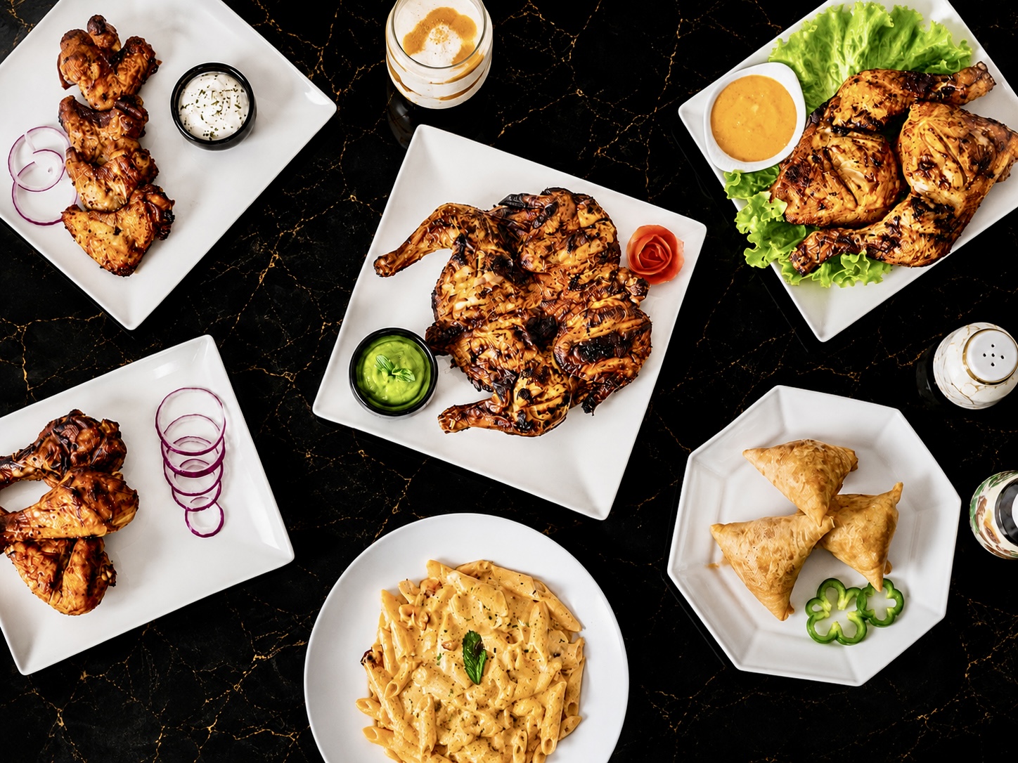Poulet braisé, ailes et pâtes crémeuses